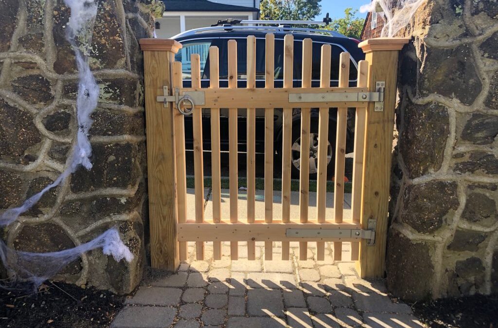 Cedar Arched Top Spindle Gate