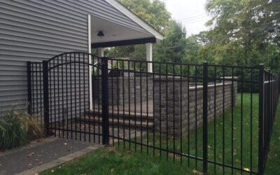 Jerith 202 Aluminum Fence with Arched Top Gate